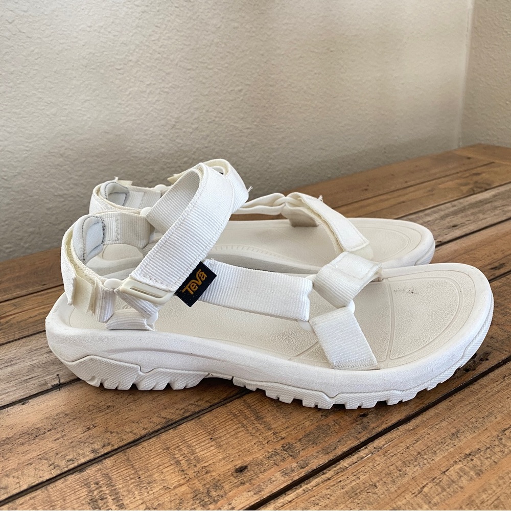 Teva hurricane sandals size 7
